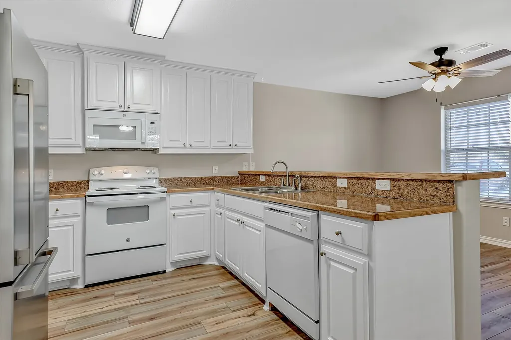 1110-1112 N Main Street Bonham TX 75418