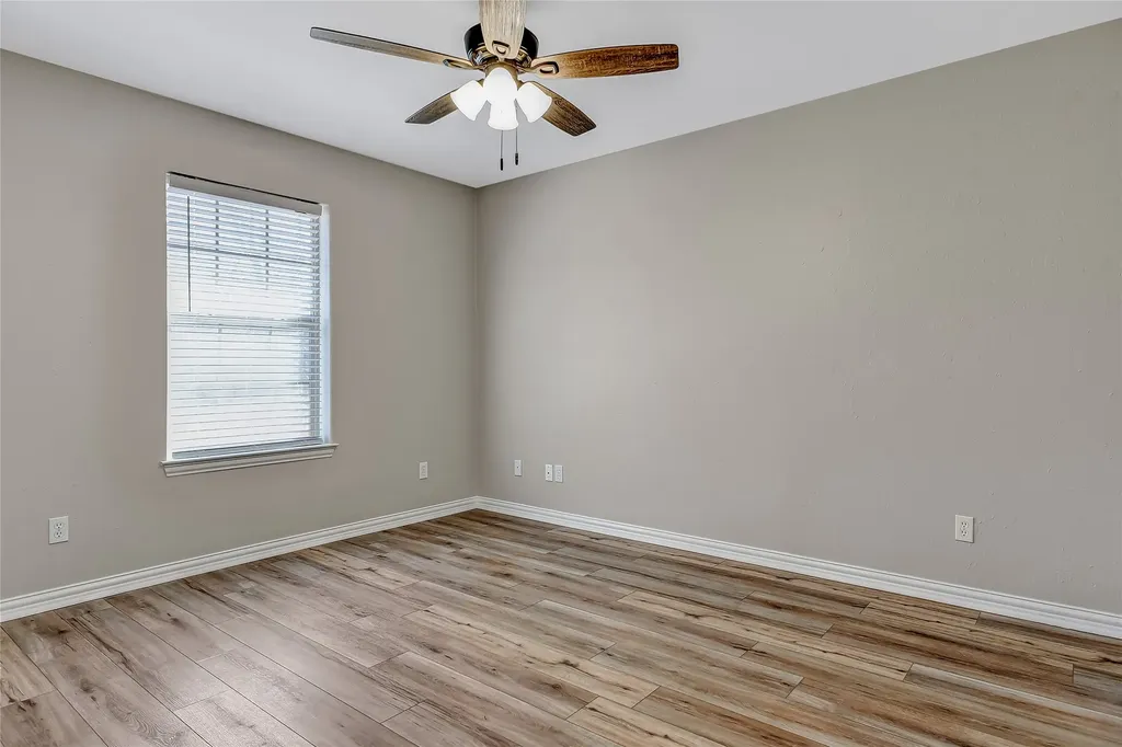 1110-1112 N Main Street Bonham TX 75418