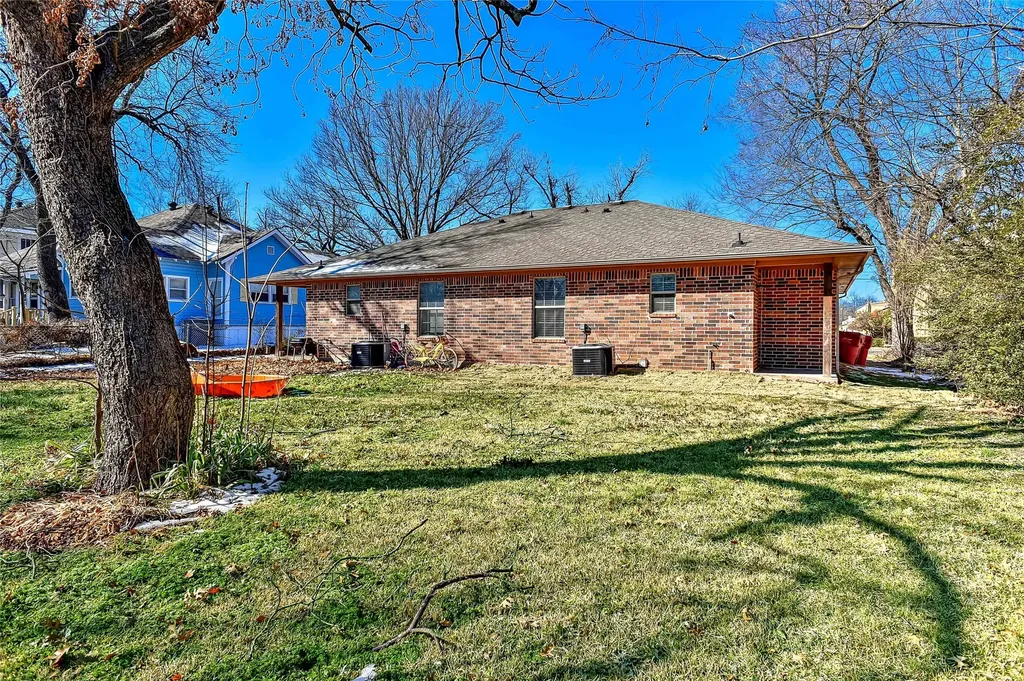1110-1112 N Main Street Bonham TX 75418