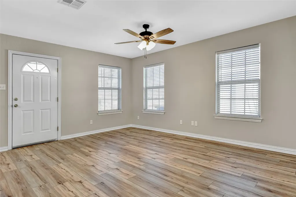 1110-1112 N Main Street Bonham TX 75418
