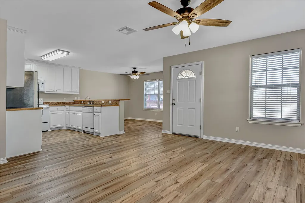 1110-1112 N Main Street Bonham TX 75418