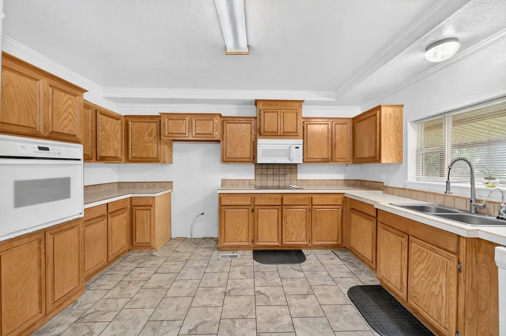 923 County Road 2415 Honey Grove TX 75446