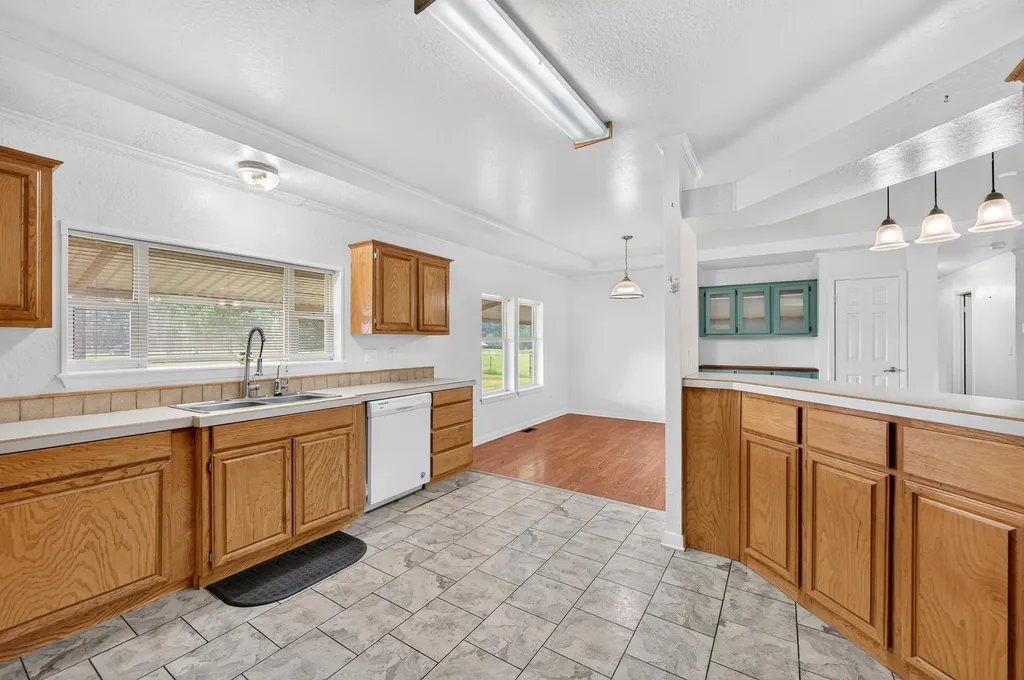 923 County Road 2415 Honey Grove TX 75446