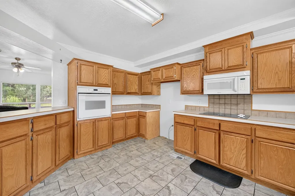 923 County Road 2415 Honey Grove TX 75446