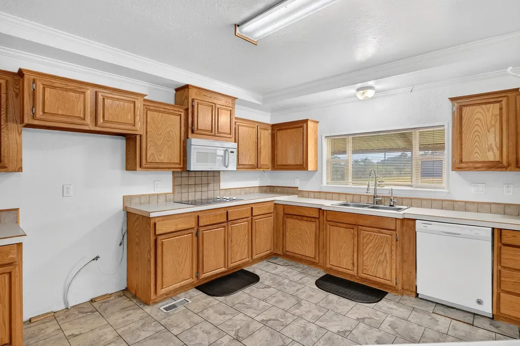 923 County Road 2415 Honey Grove TX 75446