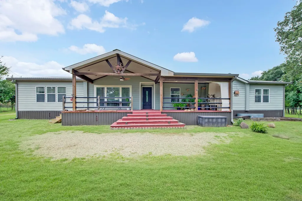 923 County Road 2415 Honey Grove TX 75446