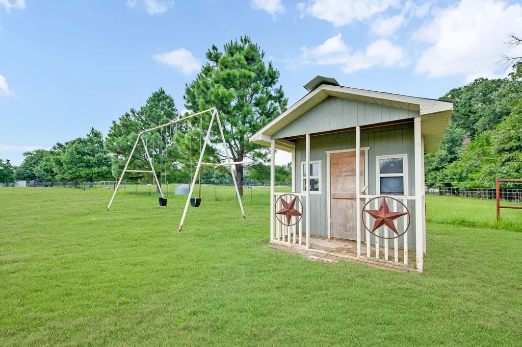 923 County Road 2415 Honey Grove TX 75446