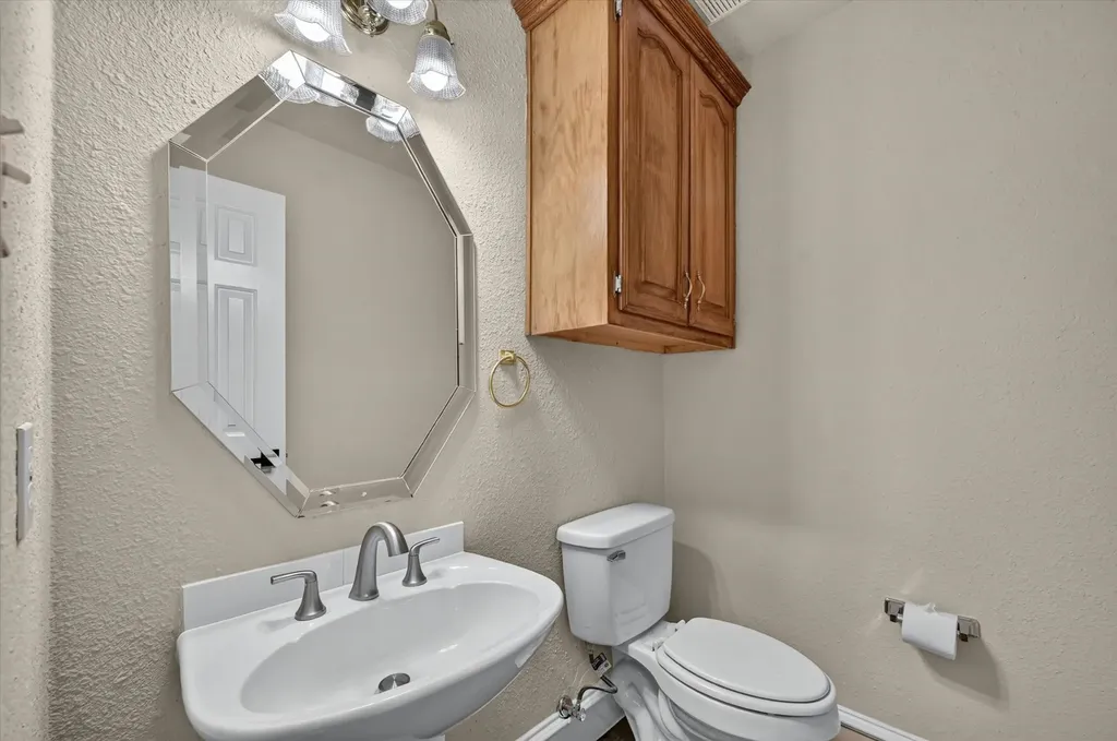 400 Breakers Point Court Irving TX 75063