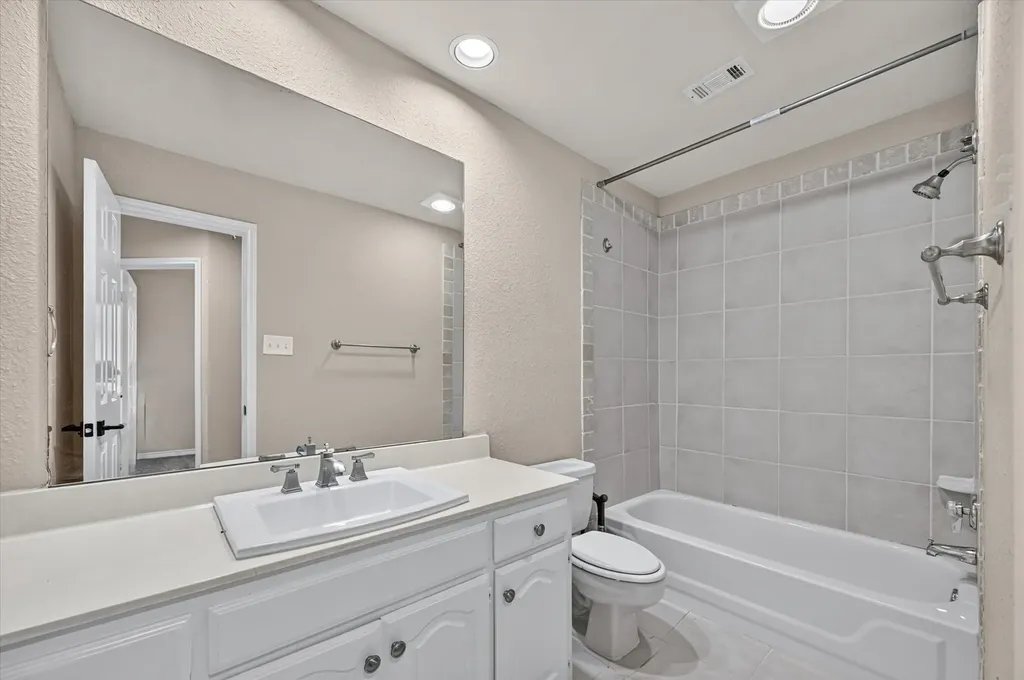 400 Breakers Point Court Irving TX 75063