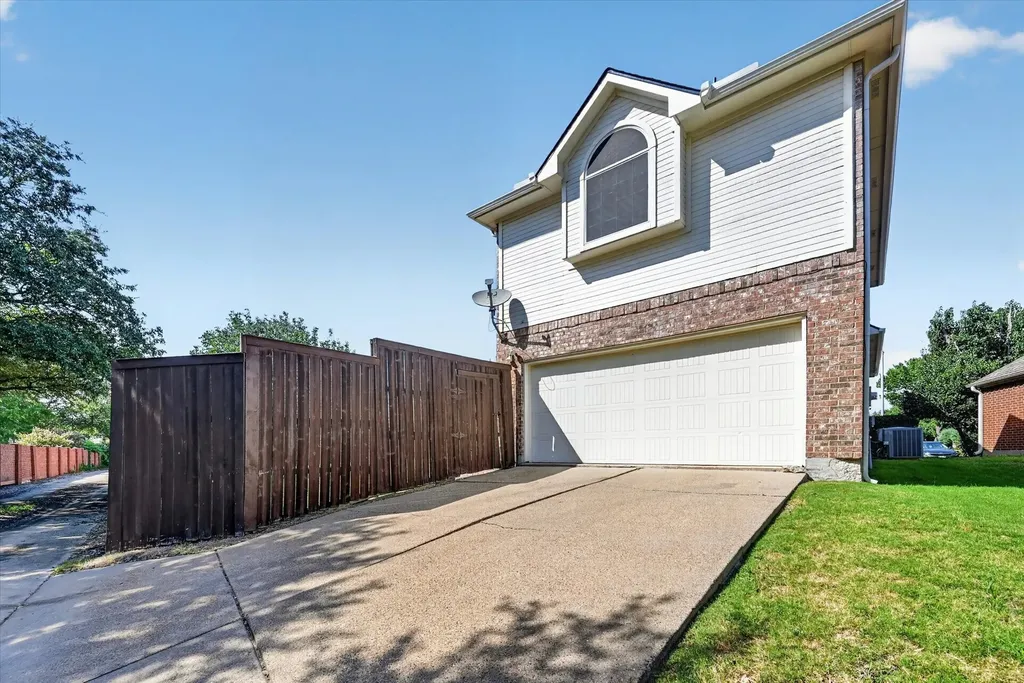 400 Breakers Point Court Irving TX 75063