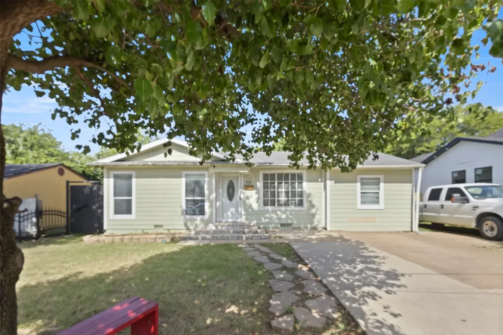 711 Hilltop Drive Irving TX 75060