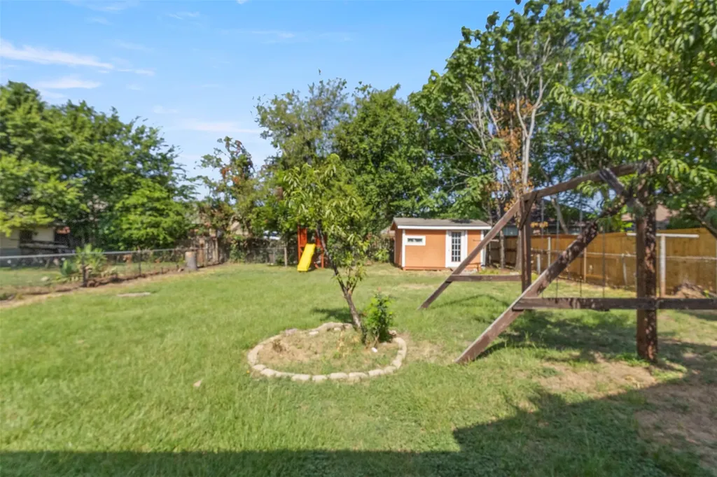 711 Hilltop Drive Irving TX 75060