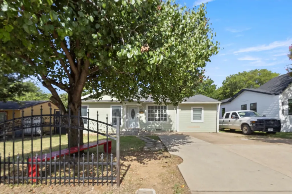 711 Hilltop Drive Irving TX 75060
