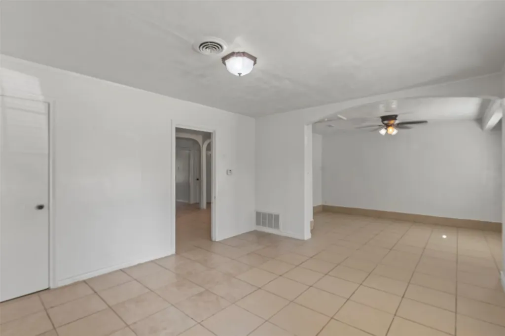 711 Hilltop Drive Irving TX 75060