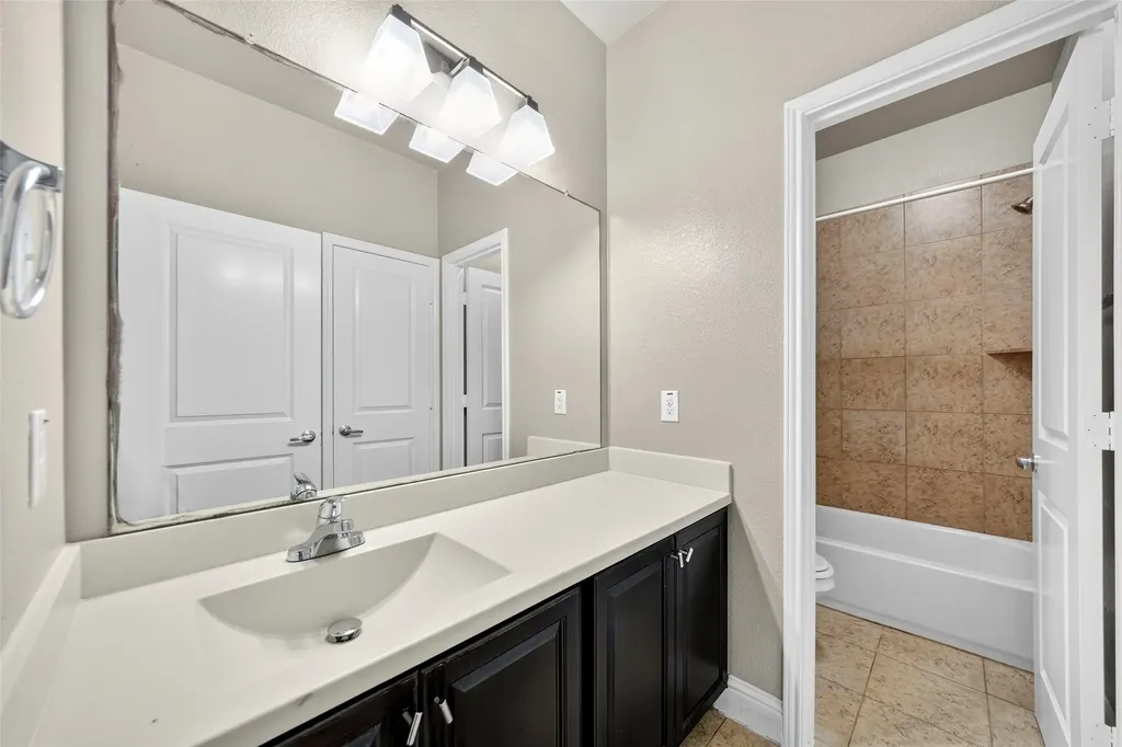 8607 Calvin Road Irving TX 75063