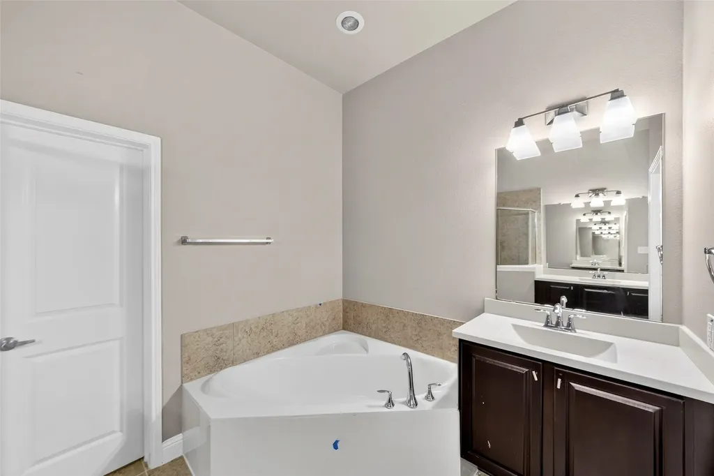 8607 Calvin Road Irving TX 75063