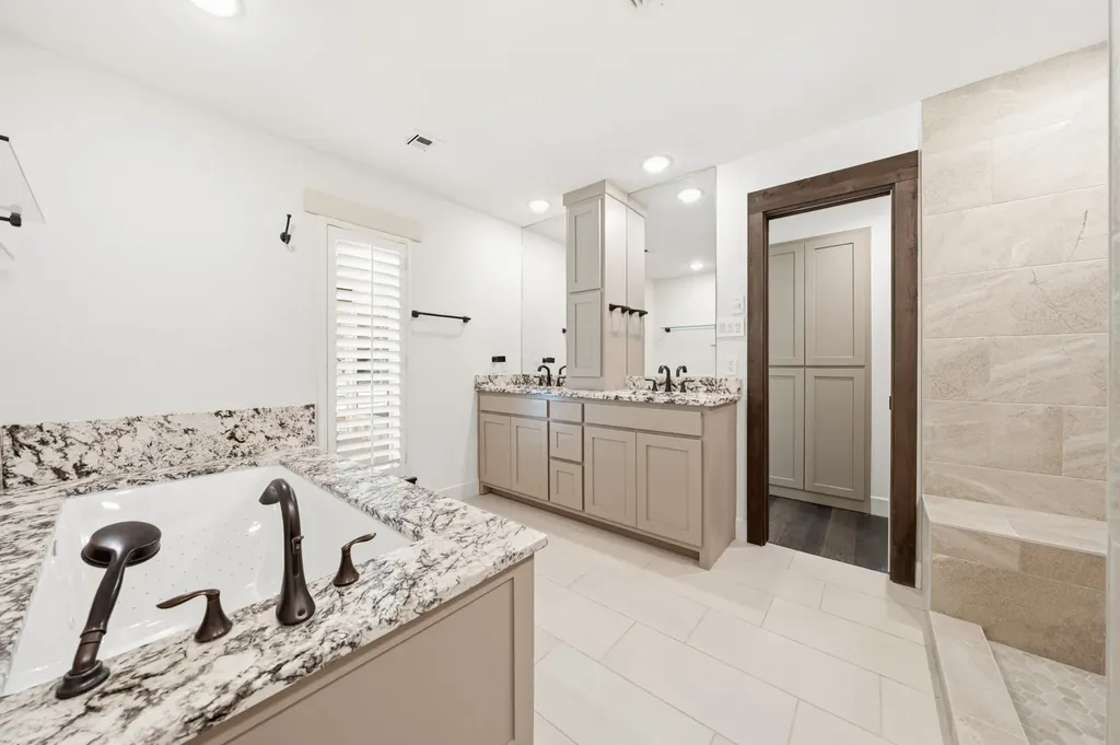 214 Oak Creek Circle Mcgregor TX 76657