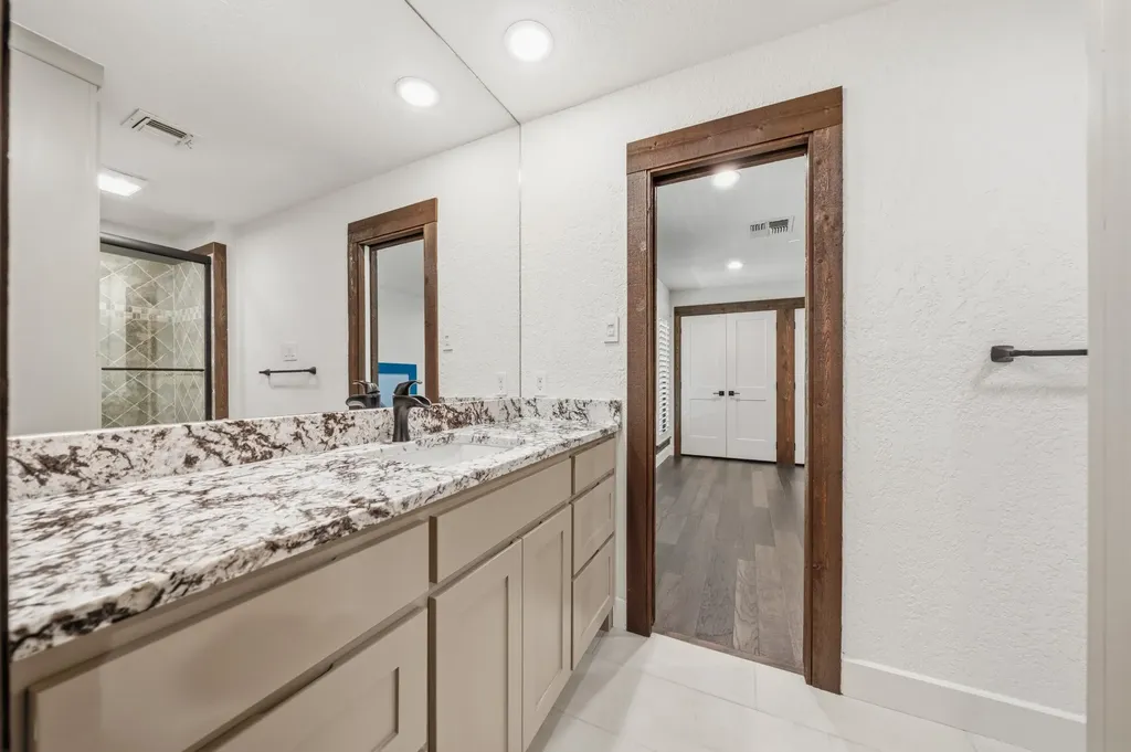214 Oak Creek Circle Mcgregor TX 76657