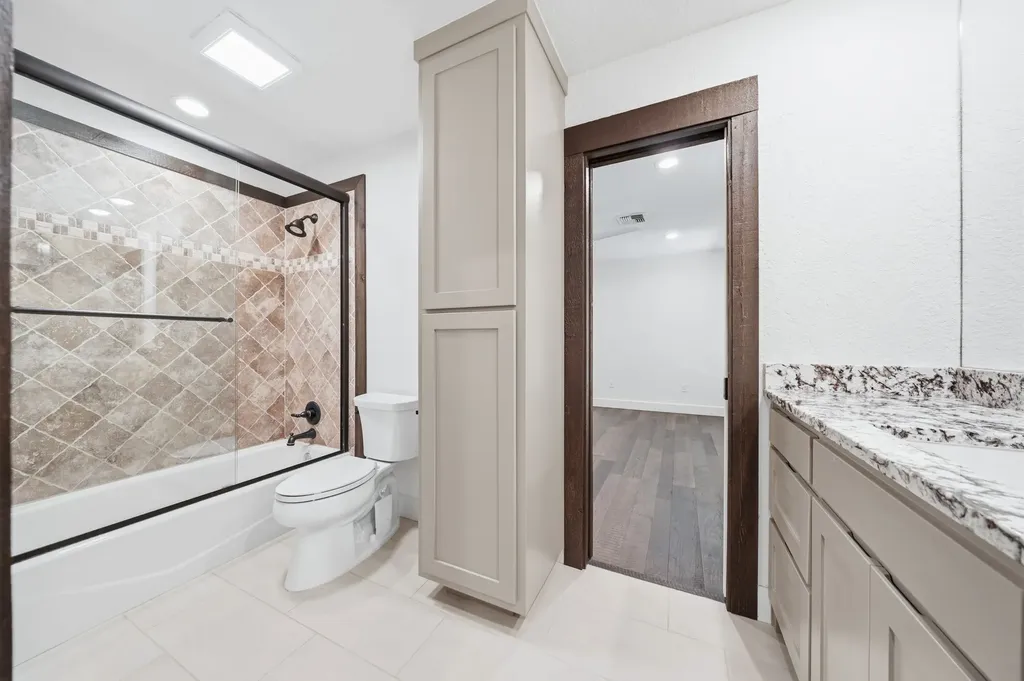 214 Oak Creek Circle Mcgregor TX 76657