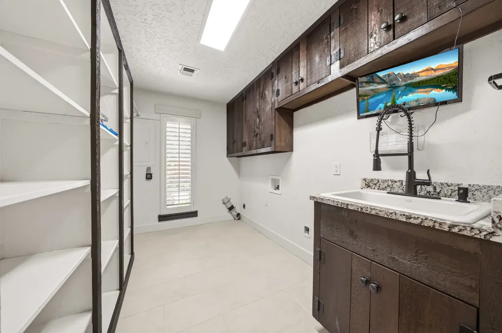 214 Oak Creek Circle Mcgregor TX 76657