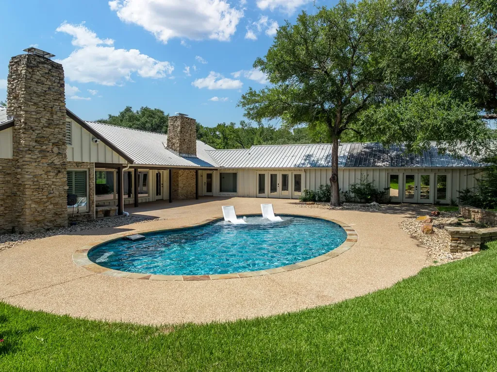 214 Oak Creek Circle Mcgregor TX 76657