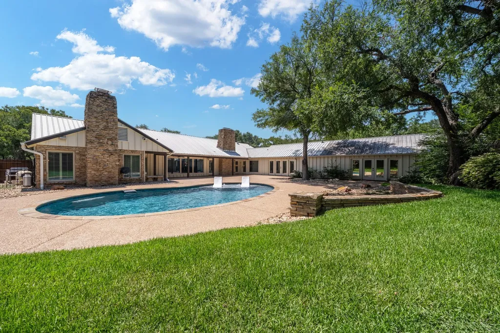 214 Oak Creek Circle Mcgregor TX 76657