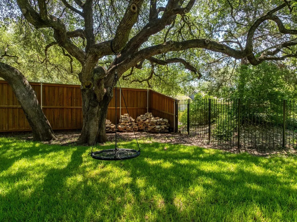 214 Oak Creek Circle Mcgregor TX 76657