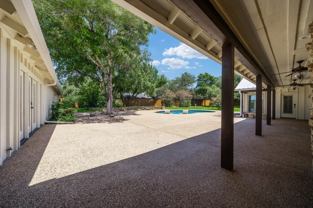 214 Oak Creek Circle Mcgregor TX 76657