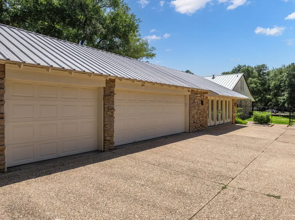 214 Oak Creek Circle Mcgregor TX 76657