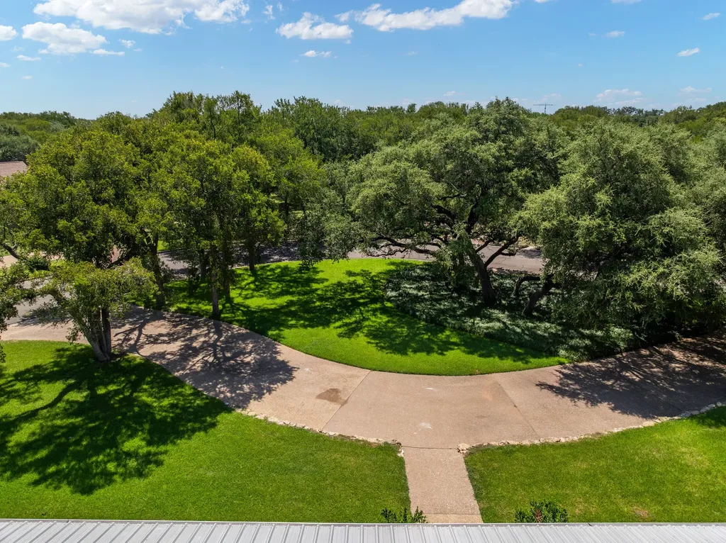 214 Oak Creek Circle Mcgregor TX 76657