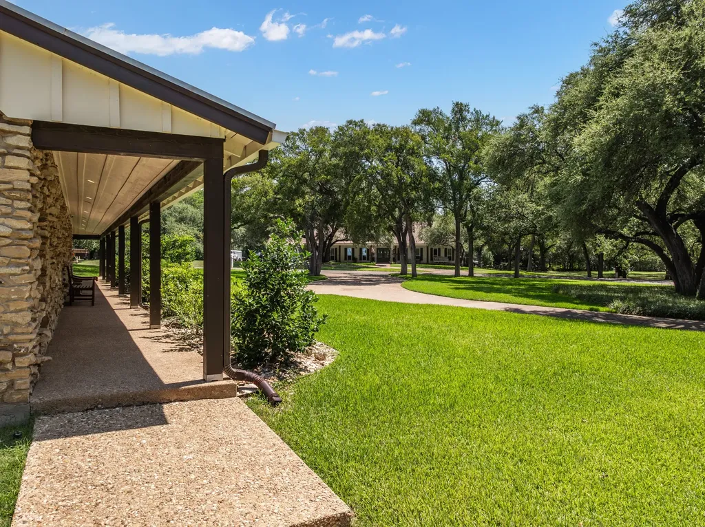 214 Oak Creek Circle Mcgregor TX 76657
