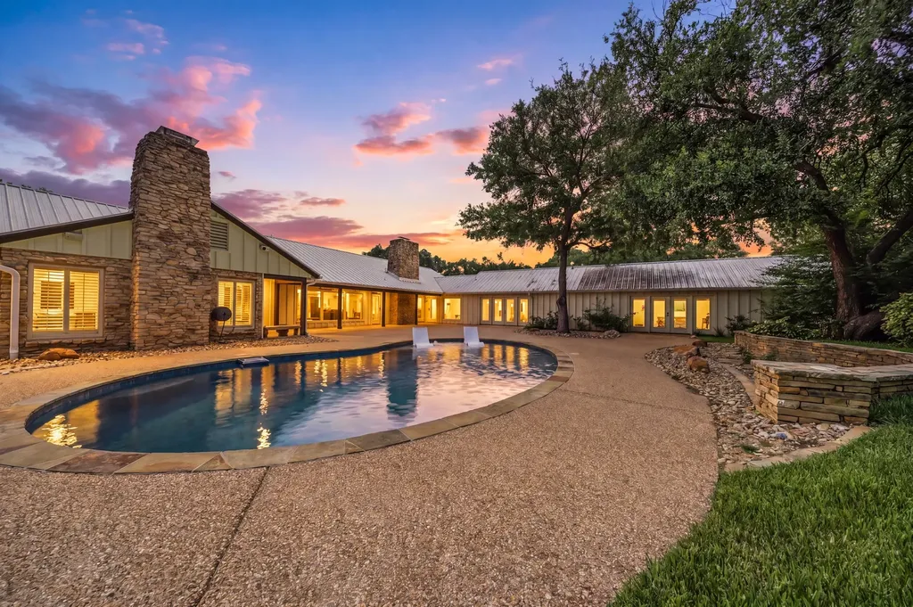 214 Oak Creek Circle Mcgregor TX 76657