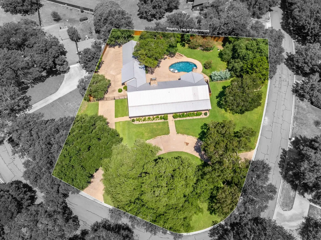 214 Oak Creek Circle Mcgregor TX 76657