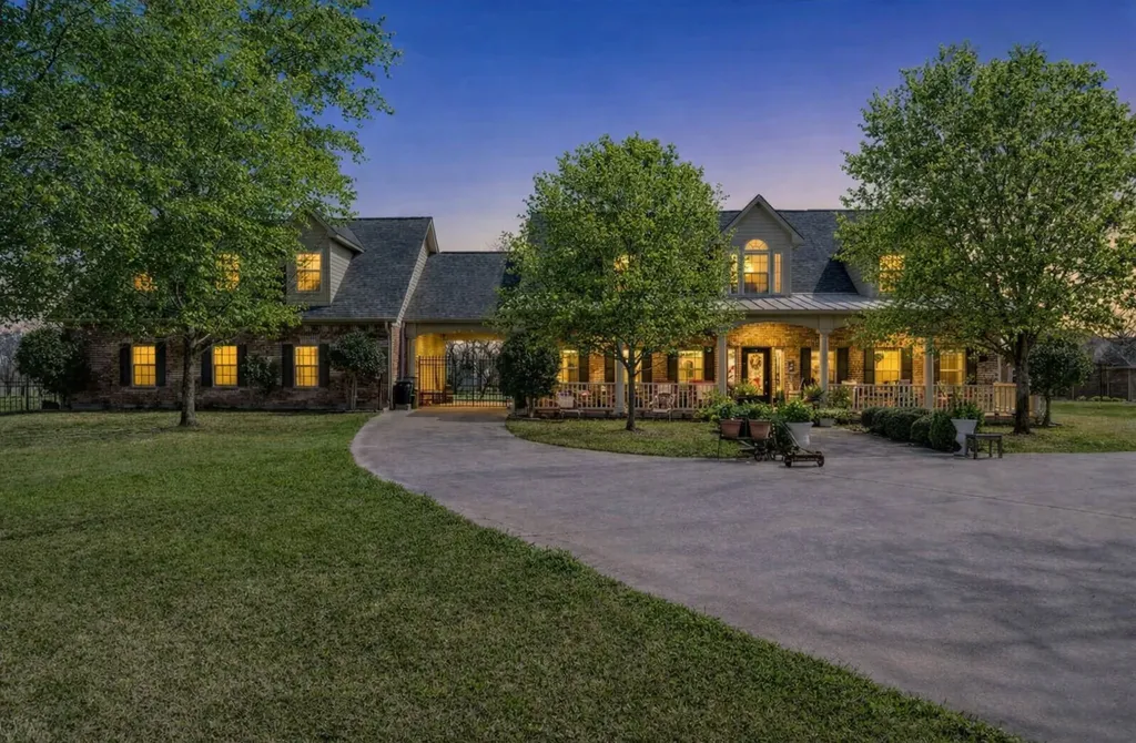 9001 Sawgrass Court Granbury TX 76049