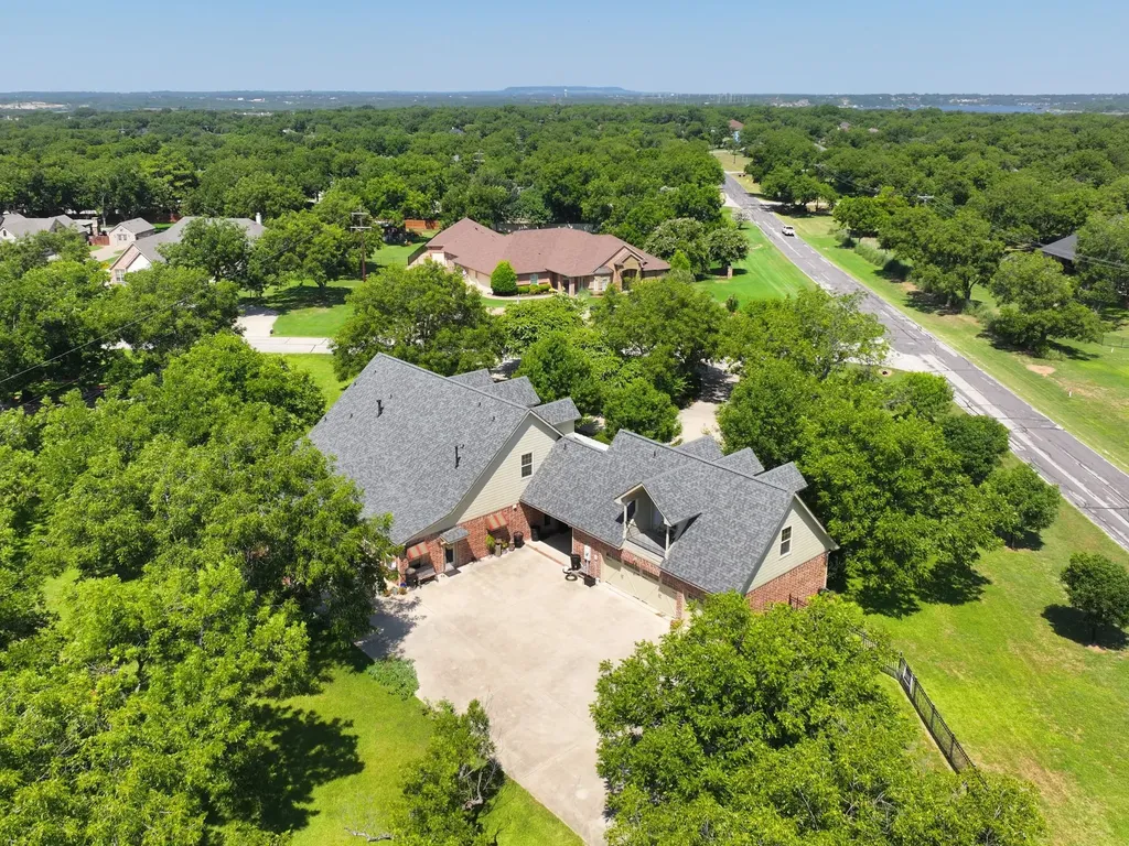 9001 Sawgrass Court Granbury TX 76049