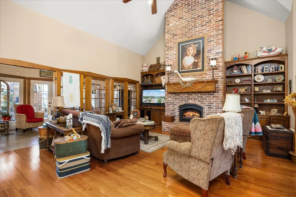 9001 Sawgrass Court Granbury TX 76049