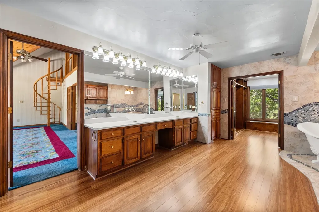 2520 Norwood Drive Hurst TX 76054
