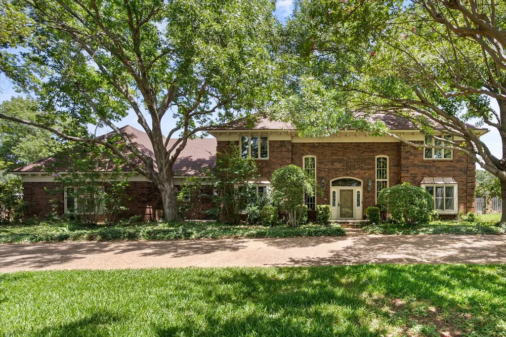 2520 Norwood Drive Hurst TX 76054
