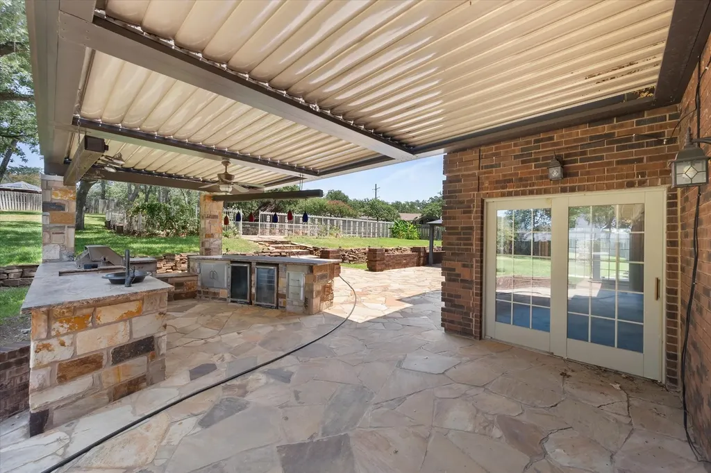 2520 Norwood Drive Hurst TX 76054