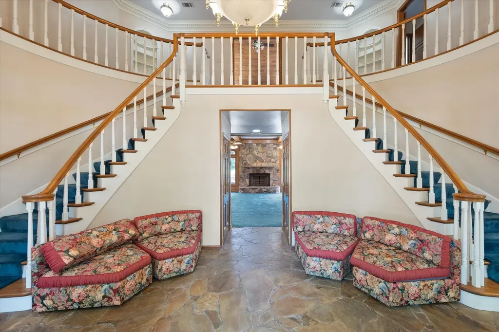 2520 Norwood Drive Hurst TX 76054