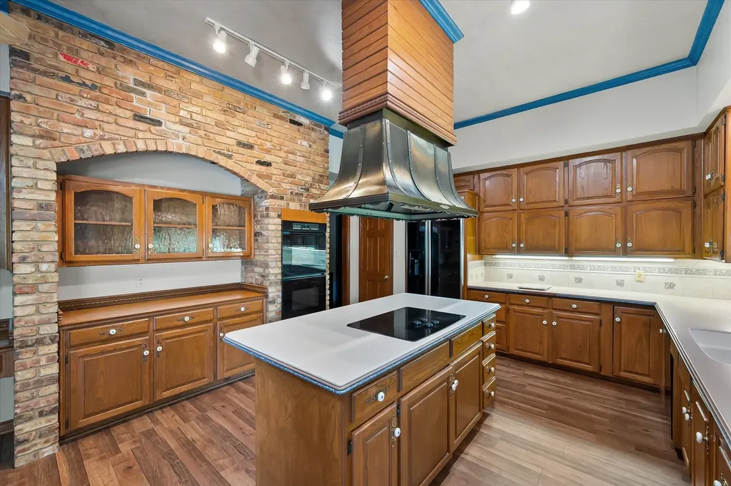 2520 Norwood Drive Hurst TX 76054