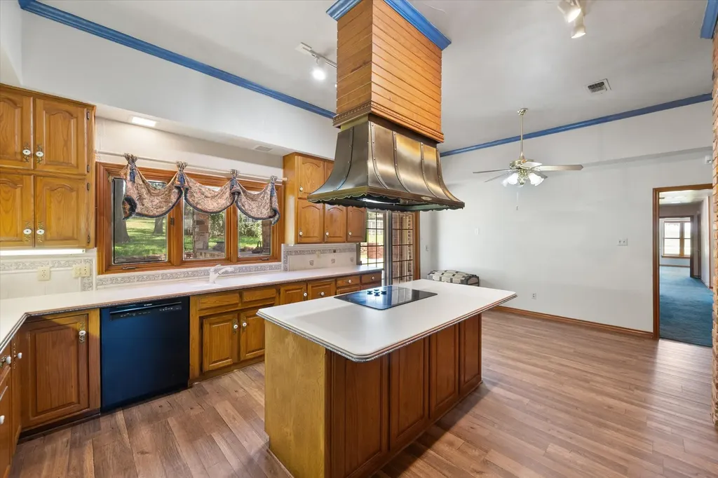 2520 Norwood Drive Hurst TX 76054