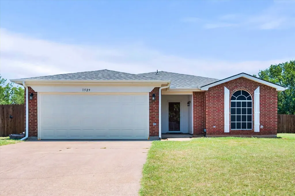 1529 Bluewater Drive Cleburne TX 76033