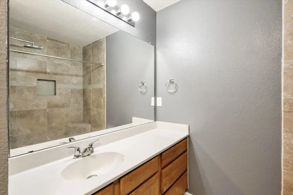 1529 Bluewater Drive Cleburne TX 76033