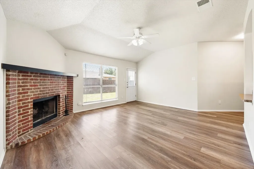 1529 Bluewater Drive Cleburne TX 76033