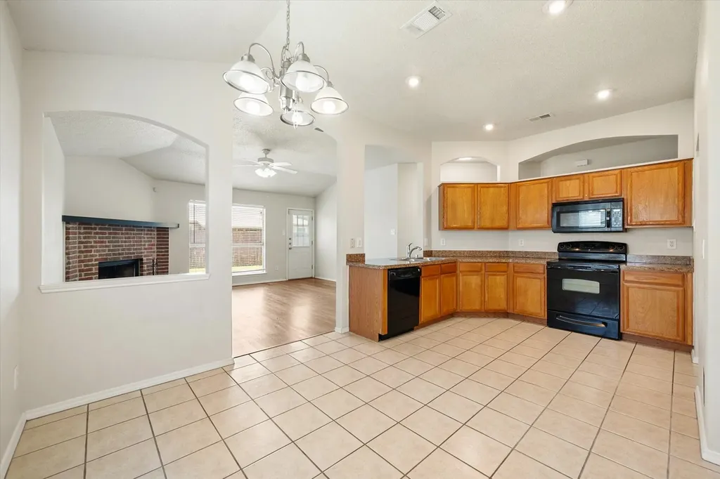 1529 Bluewater Drive Cleburne TX 76033