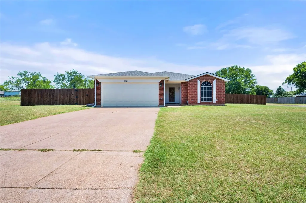 1529 Bluewater Drive Cleburne TX 76033
