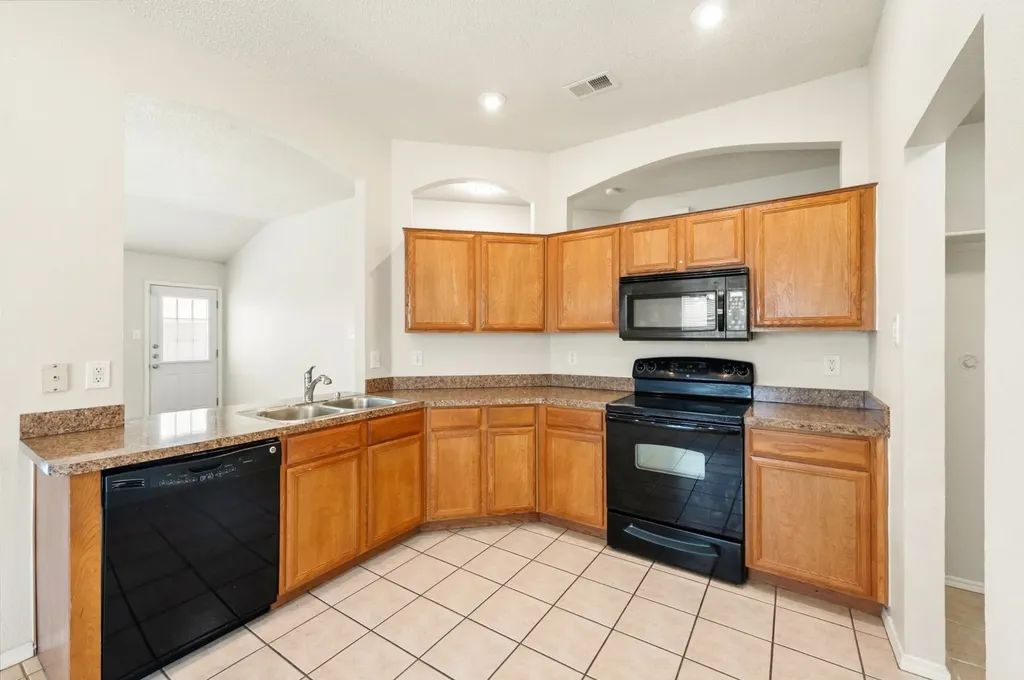 1529 Bluewater Drive Cleburne TX 76033