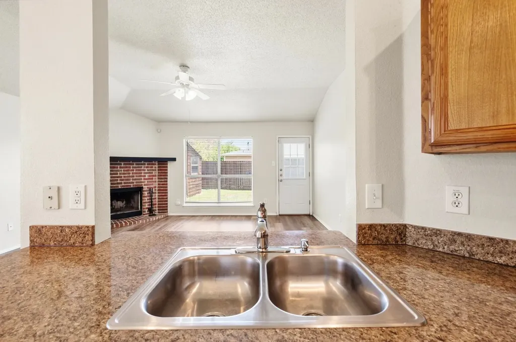 1529 Bluewater Drive Cleburne TX 76033