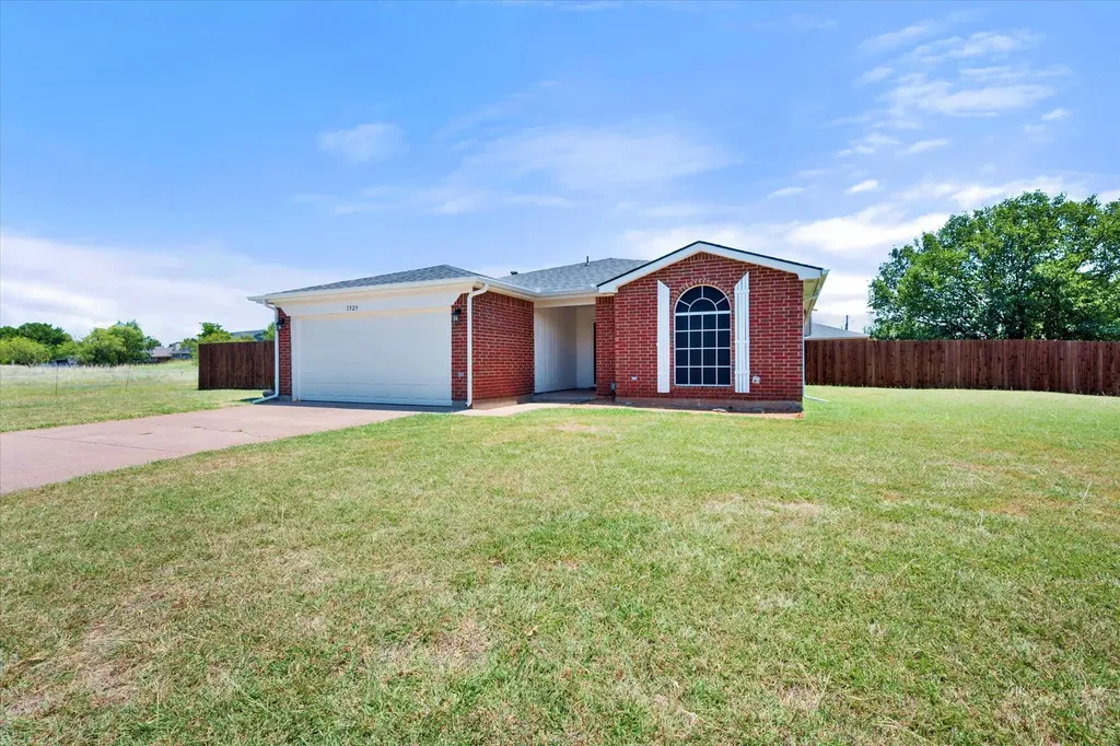 1529 Bluewater Drive Cleburne TX 76033
